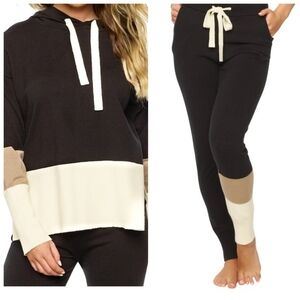 Felina knit jogger lounge outfit. Large